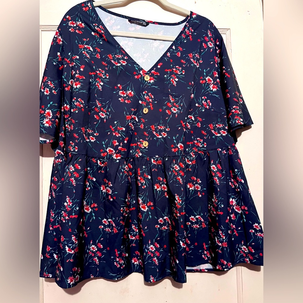 Bloomchic NWOT Blue floral top 2X